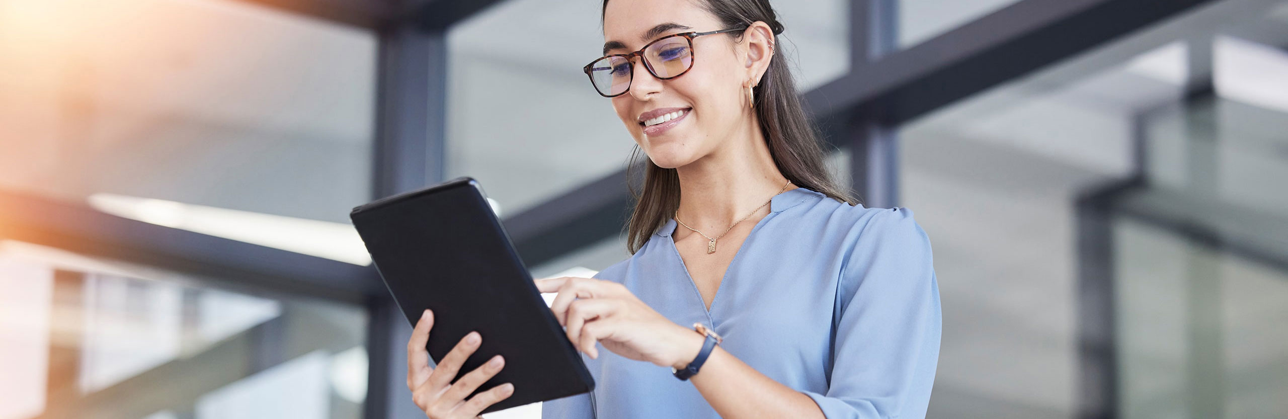 Hartjes-Pramet-Schuhe-Kontakt-Frau-ipad