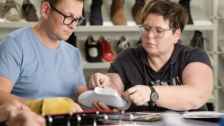 Hartjes-Schuhe-Pramet-Produktionsschritte-Produktion-Design