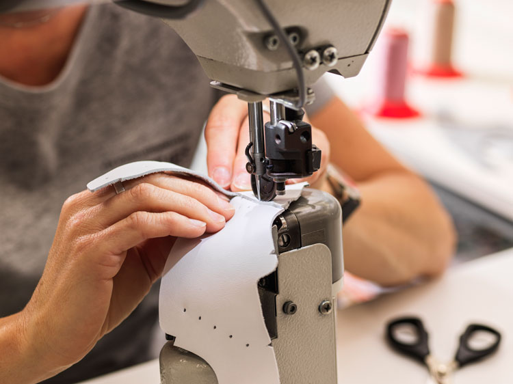 Hartjes-Schuhe-Pramet-Produktionsschritte-Produktion-steppen